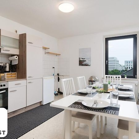 Einfach Aber Sehr Komfortabel - Wohnung Fuer 6 Personen - 2Xwc - Grupen, Messe, Monteure, Studenten - Voll Ausgestattet - 6 Betten 140X200Cm Hochwertig, 3 Smart-Tv 55 Zoll Netflix, 1000 Mbit Wlan, Voll Ausgestattete Kueche Duisburg Exterior photo