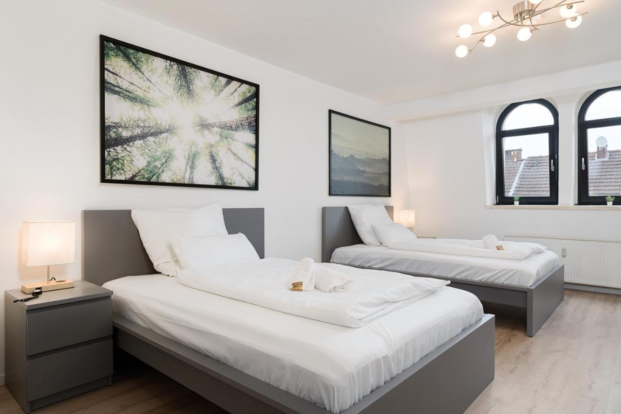 Einfach Aber Sehr Komfortabel - Wohnung Fuer 6 Personen - 2Xwc - Grupen, Messe, Monteure, Studenten - Voll Ausgestattet - 6 Betten 140X200Cm Hochwertig, 3 Smart-Tv 55 Zoll Netflix, 1000 Mbit Wlan, Voll Ausgestattete Kueche Duisburg Exterior photo